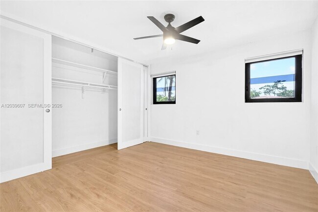 Building Photo - 3522 SW 25th St