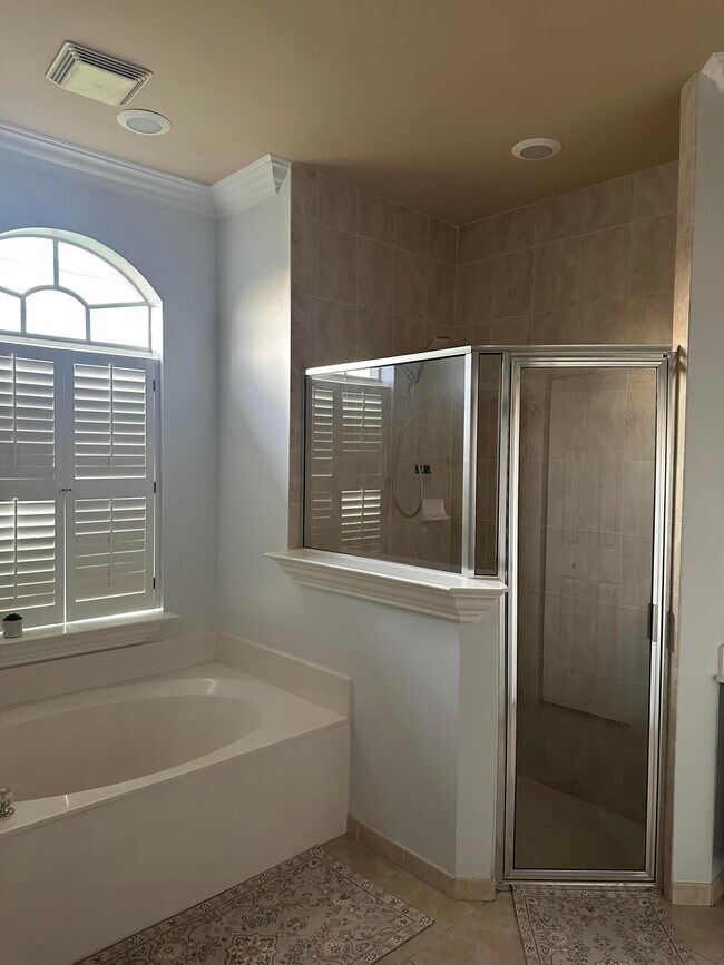 Building Photo - 2347 SW Kent Cir