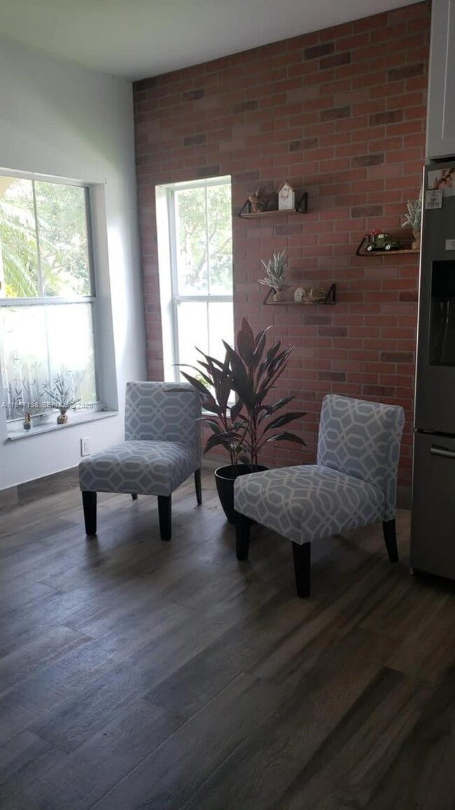 Building Photo - 7662 N Southwood Cir