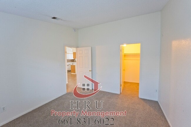 Building Photo - 4701 Beechwood St