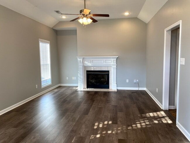 Building Photo - 3514 Choctaw Dr SE
