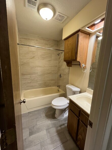 Building Photo - 1603 Brooken Hill Dr