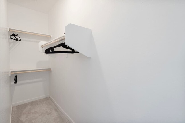 Building Photo - 16601 N Parkview Pl