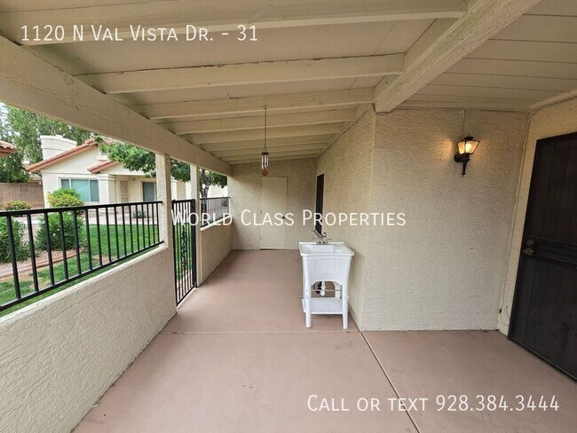 Building Photo - 1120 N Val Vista Dr