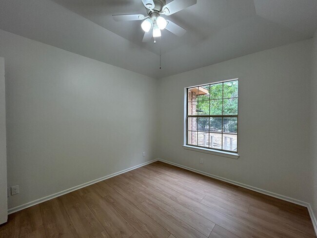 Building Photo - 126 Knoll Ave