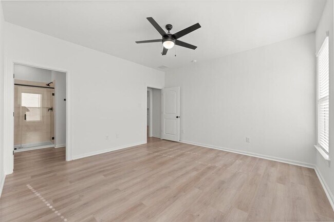 Building Photo - 40720 Mostyn Lake Dr