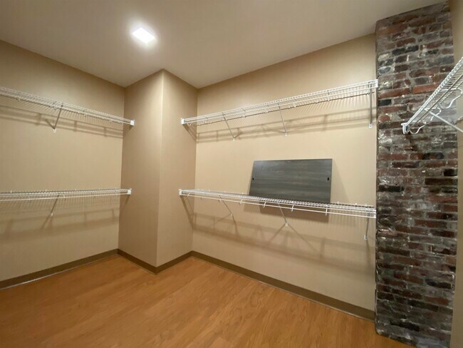 Building Photo - 83 Hanover St