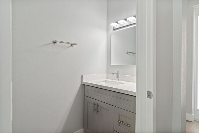Building Photo - Frederick Isles Townhomes - Delray Beach