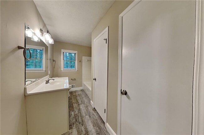 Building Photo - 3023 Timberline Rd