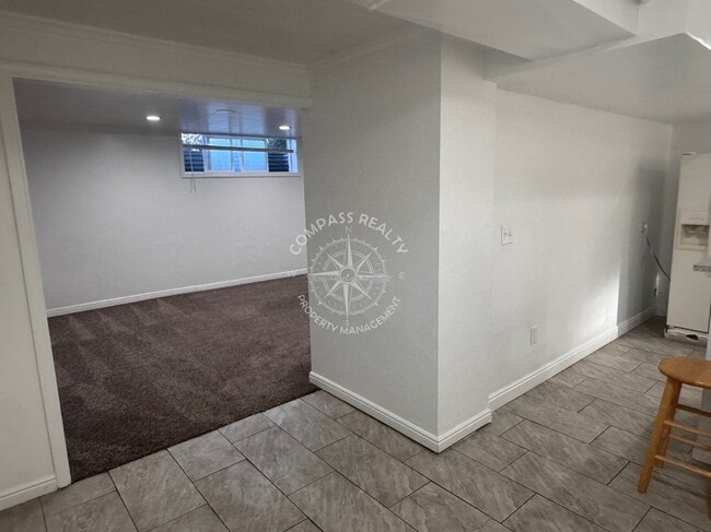 Building Photo - 545 Canyon Way