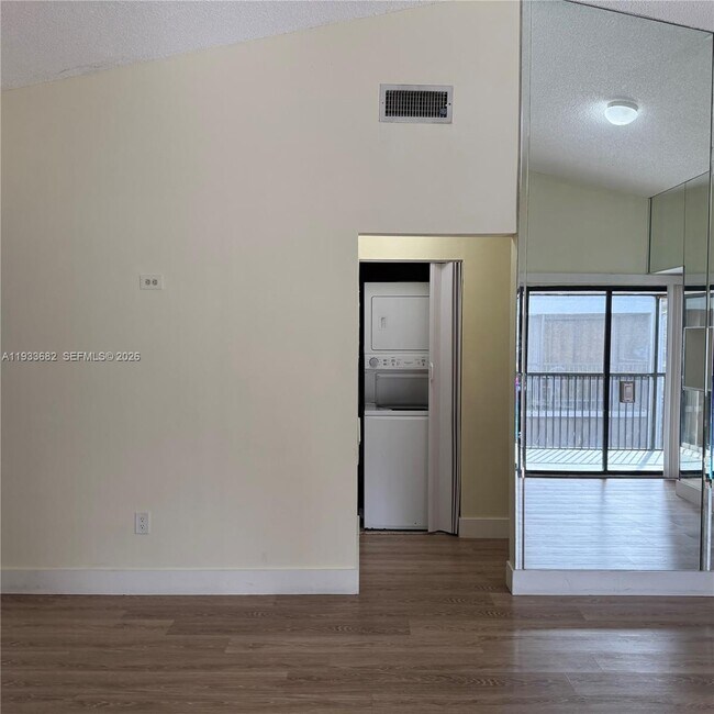 Building Photo - 1301 S Franklin Ave