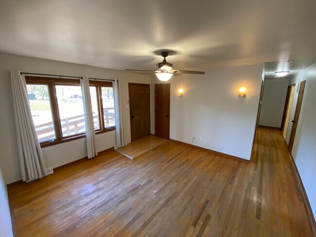 Building Photo - 4000 SE Mercier St