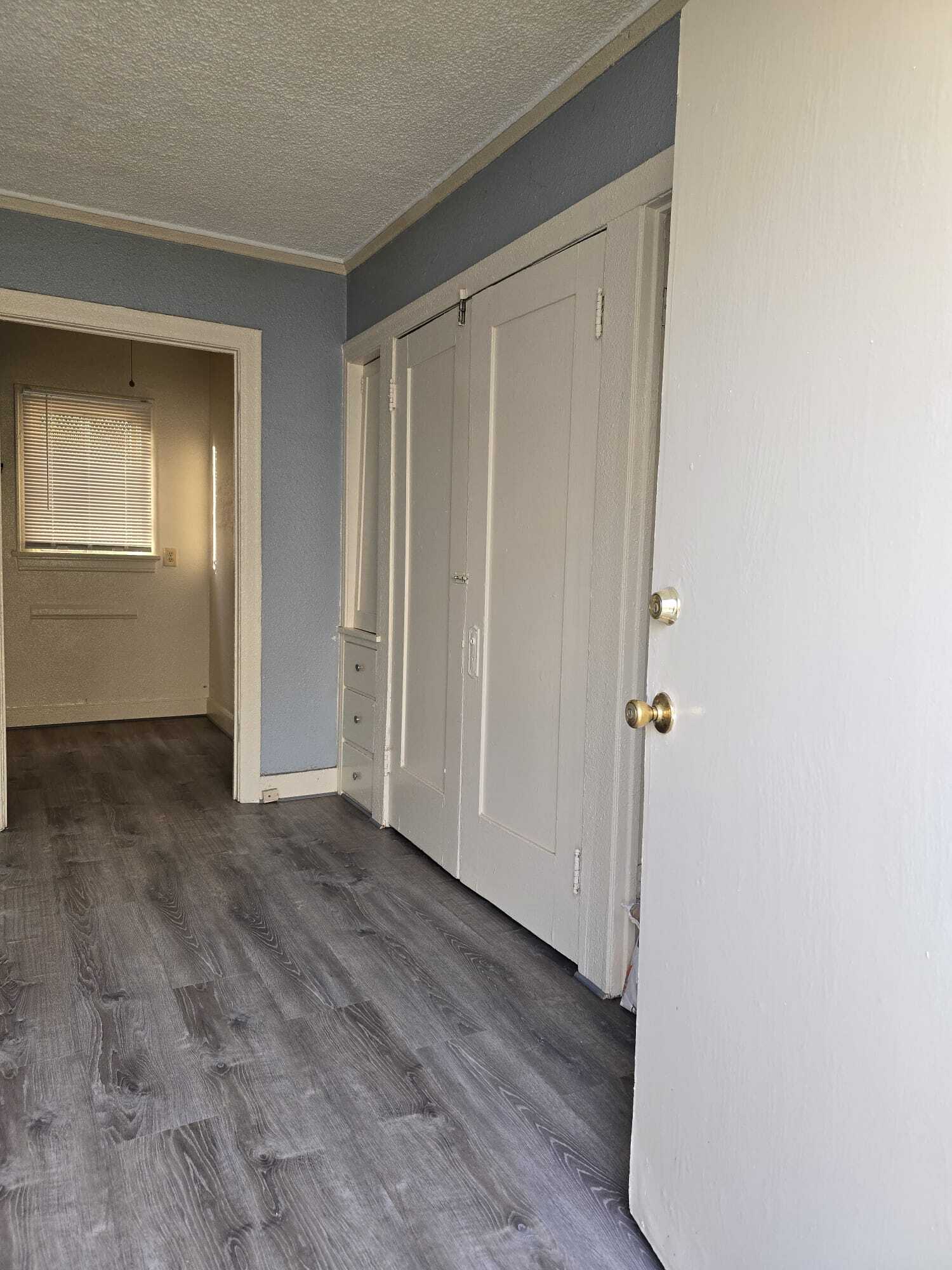 Building Photo - 2808 1/2 Hillcrest Dr