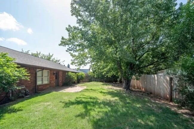 Building Photo - Updated 3 Bedroom/2 Bath Home w/Beautiful Landscaping - Edmond Schools