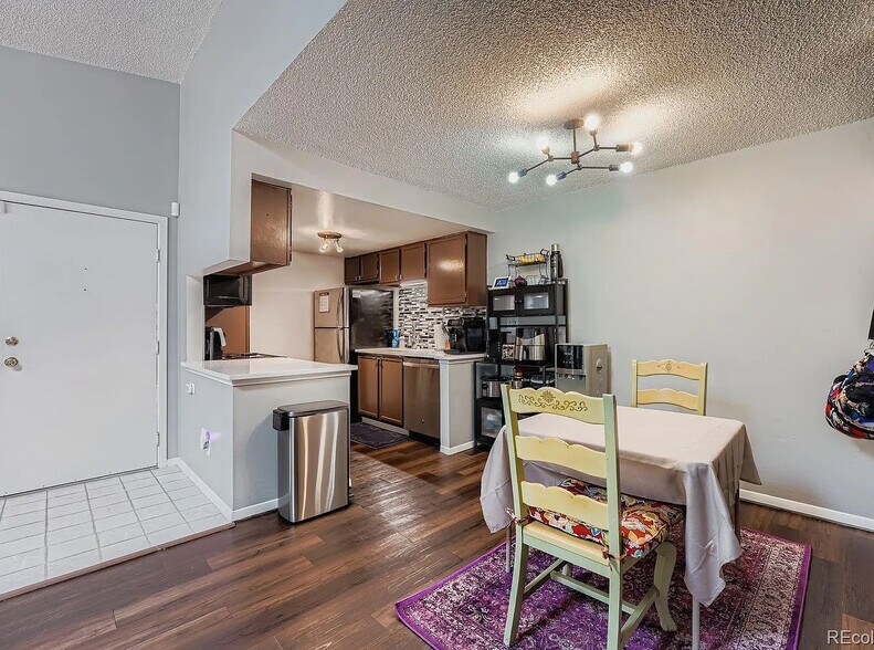 Building Photo - 908 S Walden Way