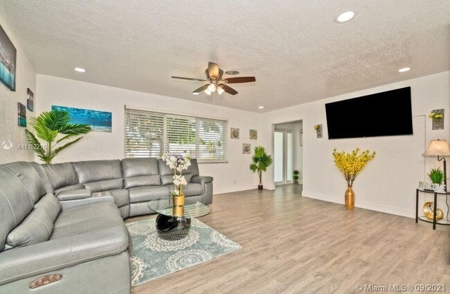 Building Photo - 5510 Pierce St