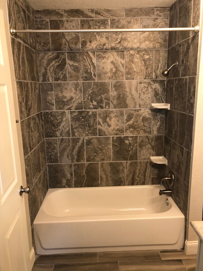 Building Photo - 812 Hardy Springs Cir