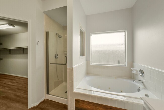 Building Photo - 2414 Falcon Knoll Ln