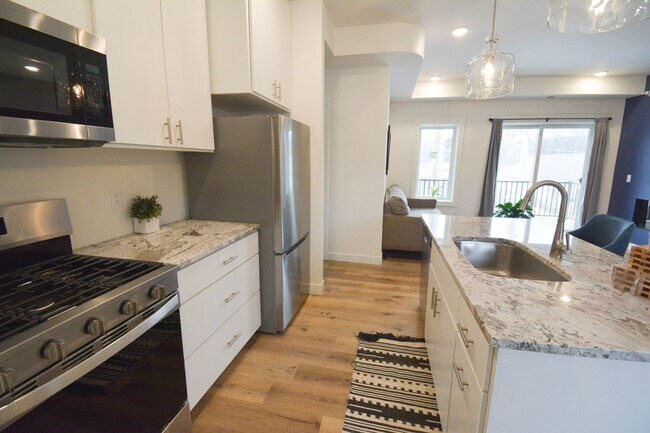 Building Photo - 1204 2nd Ave NW