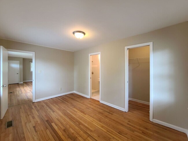 Building Photo - Cutest Bungalow in the Heart of Hapeville 3 bed/2 bath
