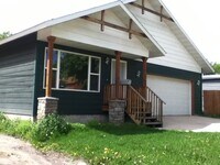 Building Photo - 4 Bedroom 2 Bathroom House - Close to MSU Campus