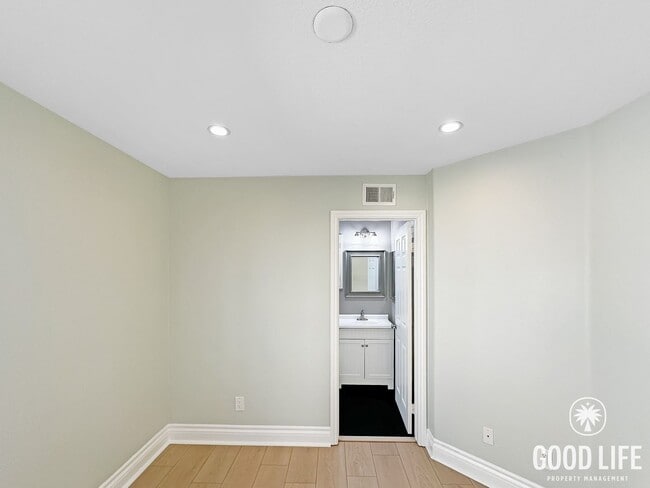 Building Photo - Beautiful 3-Bed Home w/ Vaulted Ceilings, Stainless Appliances, Private Backyard & 2-Car Garage