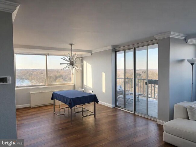 Building Photo - 301 N Beauregard St