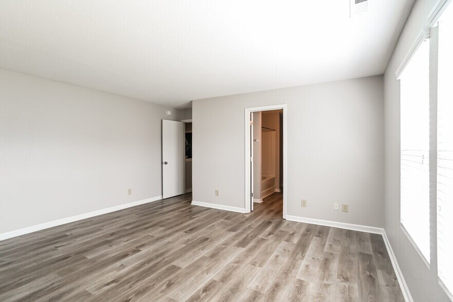 Building Photo - 13921 Lawrence Farm Ln