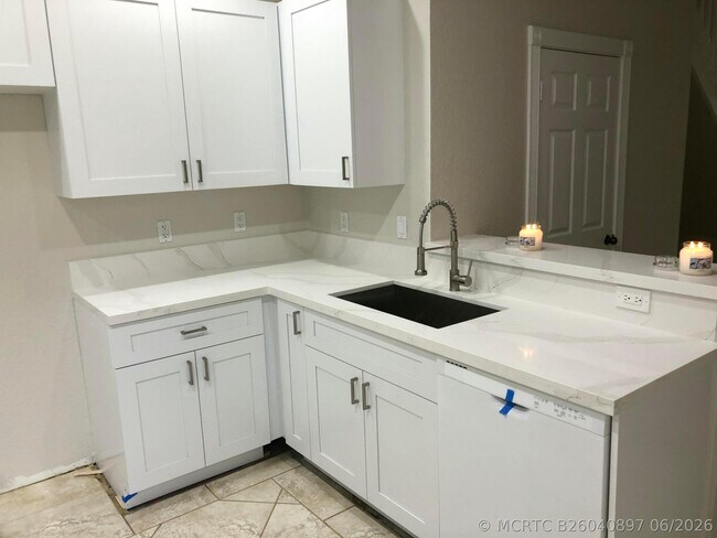 Building Photo - 4310 Vineyard Cir