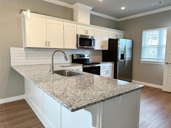 Building Photo - 2085 N Penelope Ln