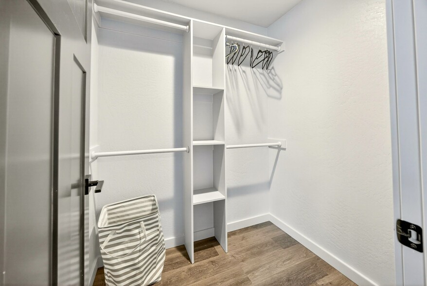 Building Photo - 4715 Red Tail Dr