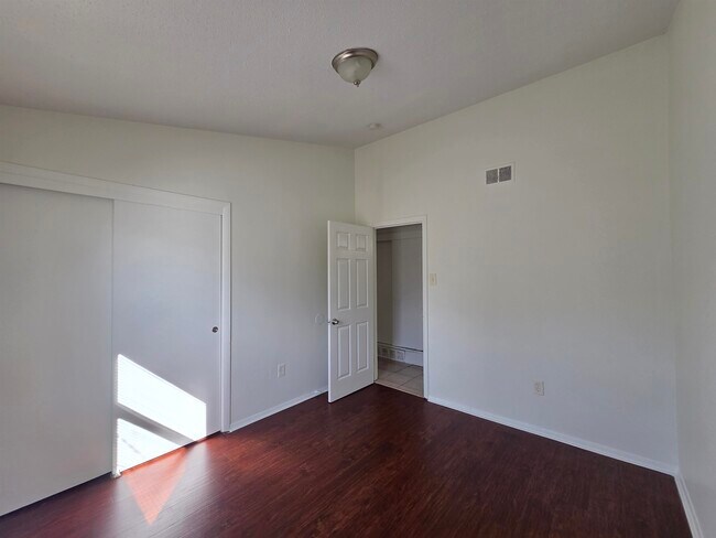 Building Photo - 4638 Appleville St