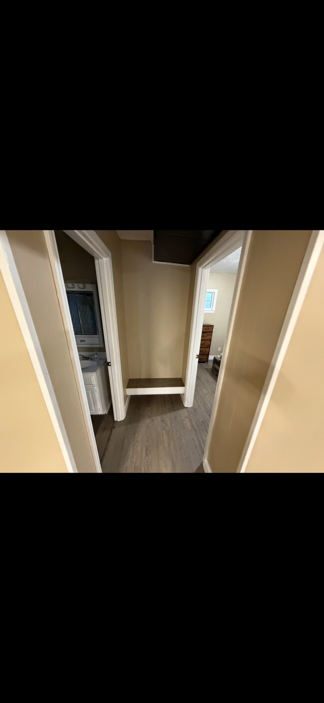 Building Photo - 823 Hawkins Dr