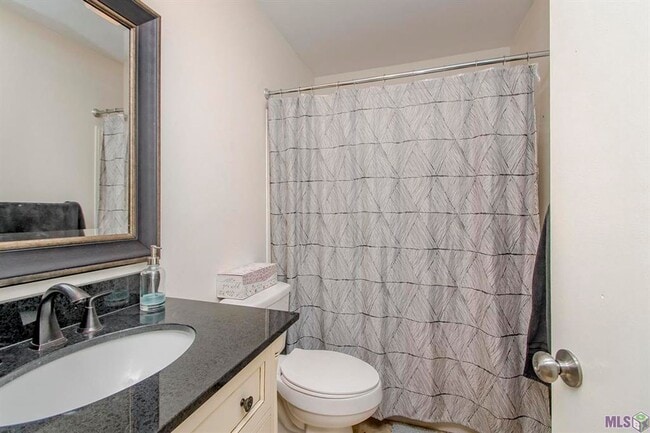 Building Photo - 2BR/2.5BA Corner Townhome – Near Woman’s Hospital