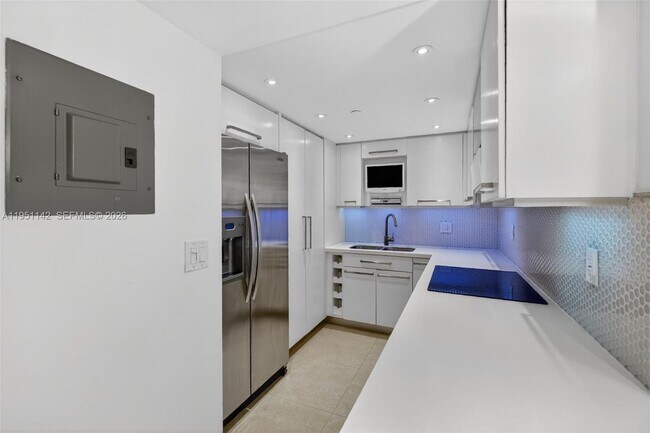 Building Photo - 2401 Collins Ave