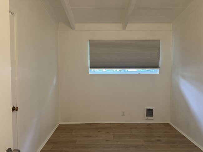 Building Photo - 18015 Sunnyside Ave N