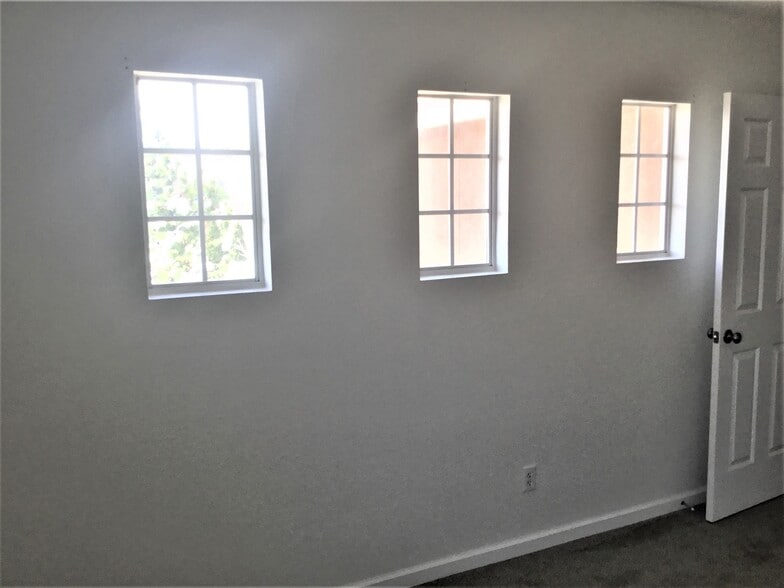 Building Photo - 10244 Shawna St NW