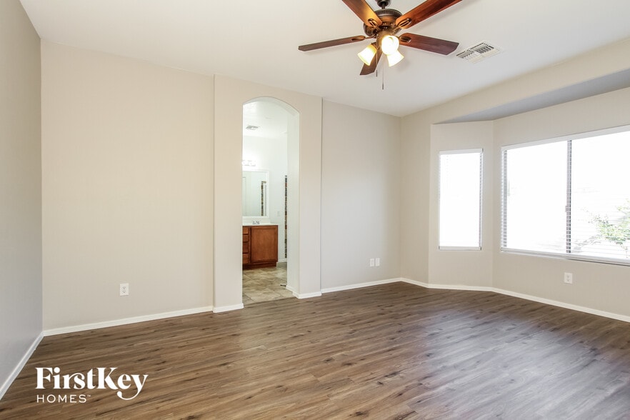 Building Photo - 14521 N 145th Dr