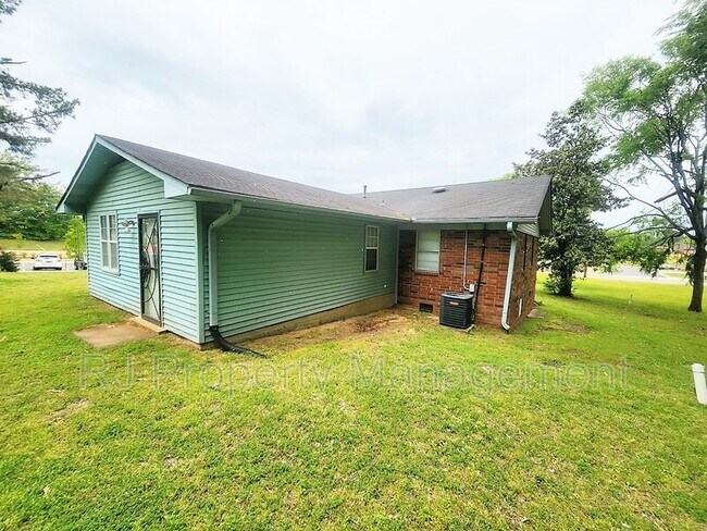 Building Photo - 5414 Hayes Rd