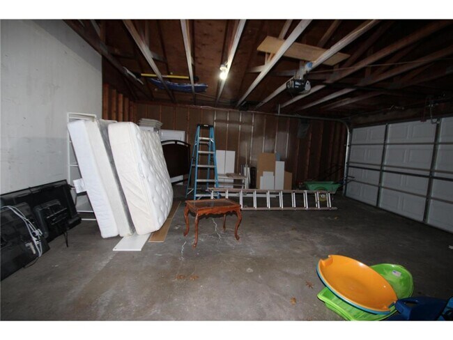 Building Photo - 5545 Shorewood Ln