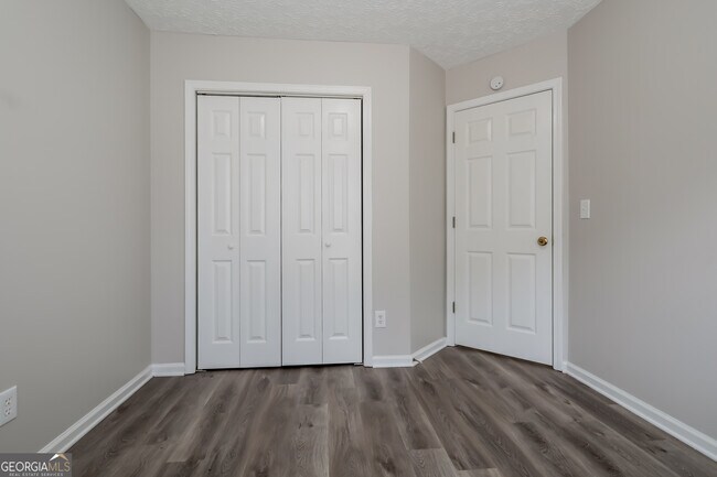 Building Photo - 5107 Scenic View Rd