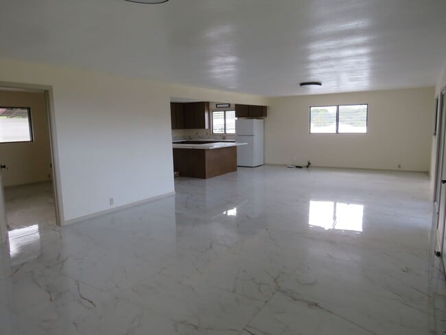 Building Photo - 127 Kanoelani St
