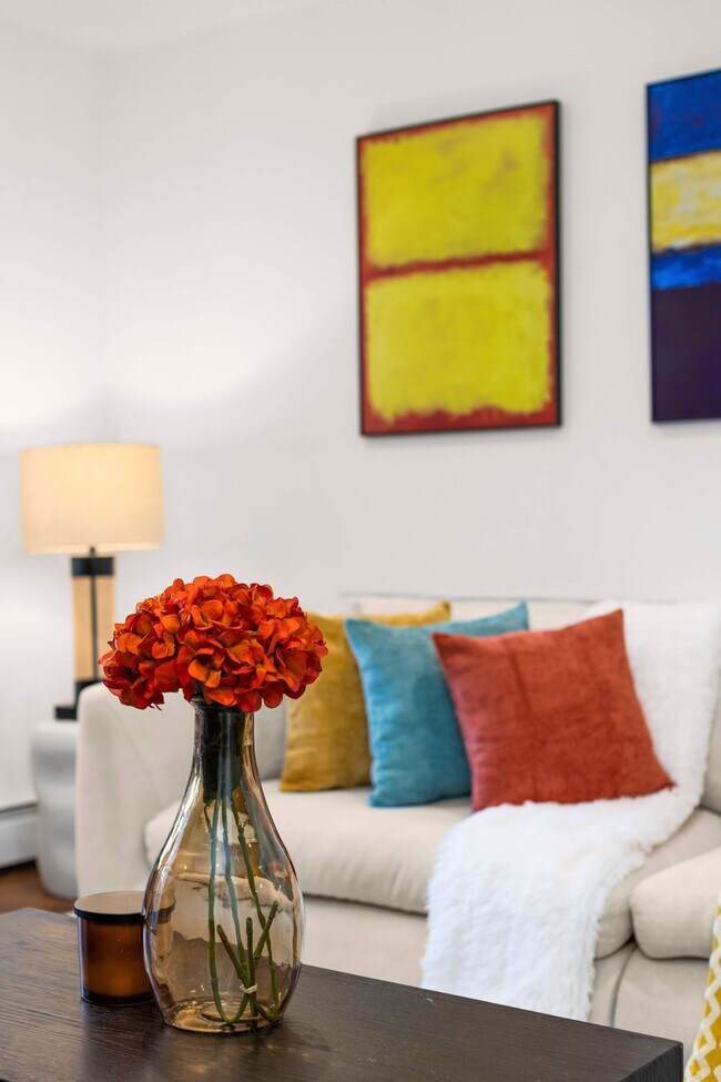 Building Photo - 15 St Marks Pl