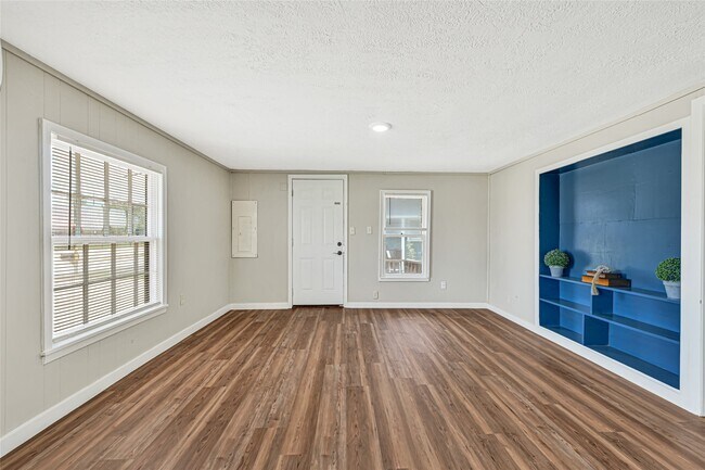 Building Photo - 4568 Dunnam Rd