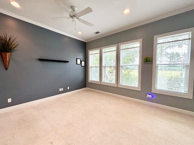 Building Photo - 3 Bedroom Townhouse W/ Sunset Water Views!