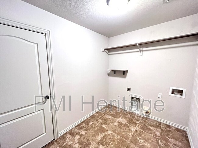 Building Photo - 206 Peyton St