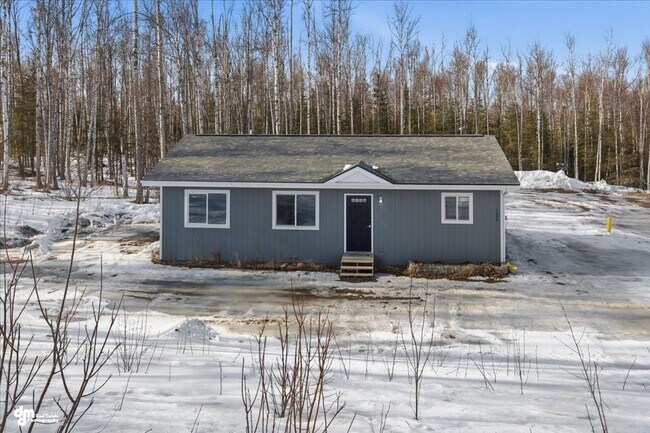 Building Photo - 3 BEDROOM | 2 BATHROOM | ACROSS FROM SCHOOLS