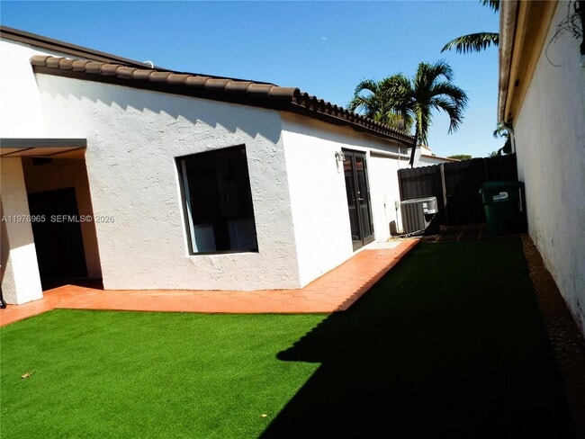 Building Photo - 422 SW 88th Pl