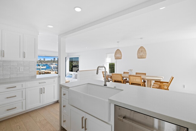 Building Photo - 1126 E Balboa Blvd