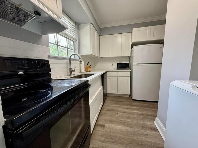 Building Photo - 306 N 40th Ave